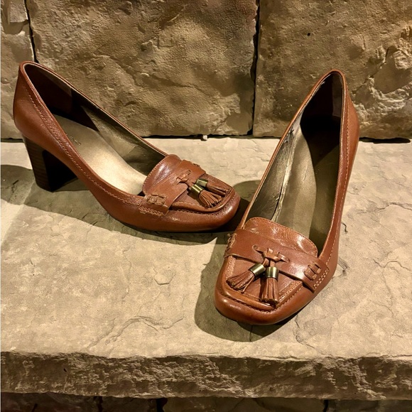 Bandolino Shoes - NWOT Leather Bandolino Heels